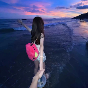 夫妻参加蒙面舞会的电影叫什么
