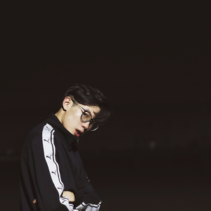 夫妻参加蒙面舞会的电影叫什么
