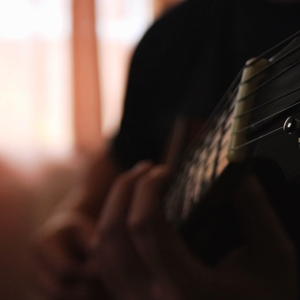 夫妻参加蒙面舞会的电影叫什么
